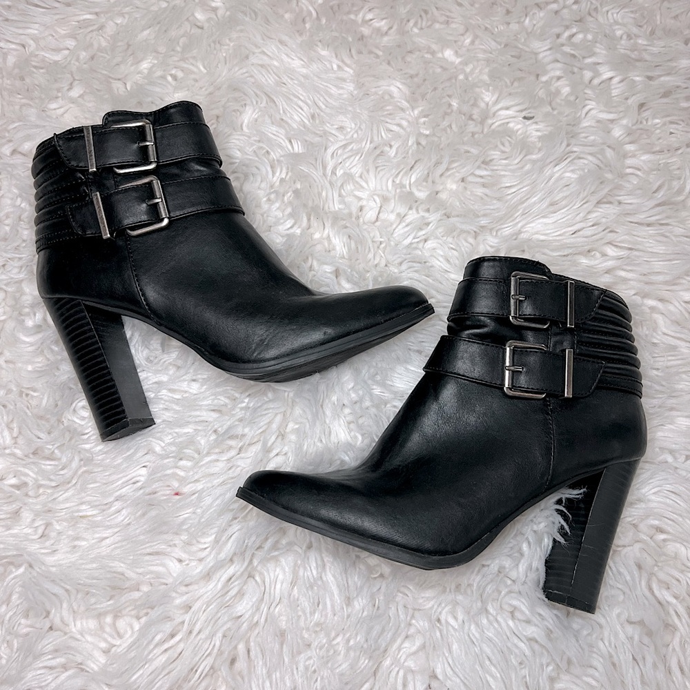 NWOT Black heeled boots